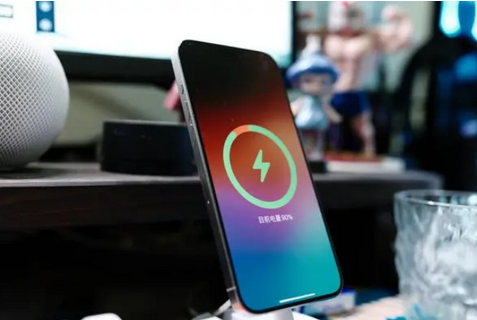 红岗苹果15换屏服务分享用什么充电器给iPhone15充电更好 